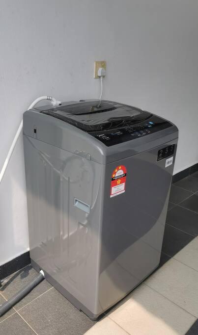 Permas 14min to MidValley 10pax WiFi TV Box 4BRoom