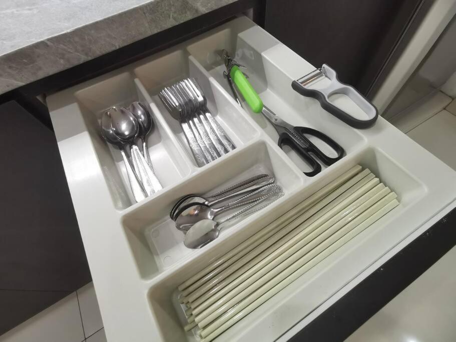 Permas 14min to MidValley 10pax WiFi TV Box 4BRoom