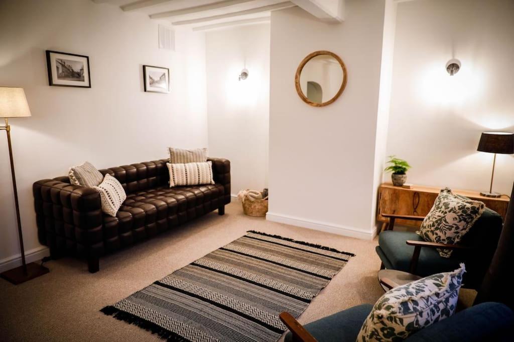 Spacious 4 Bed House Sleeps 8 in Quorn Near Loughborough