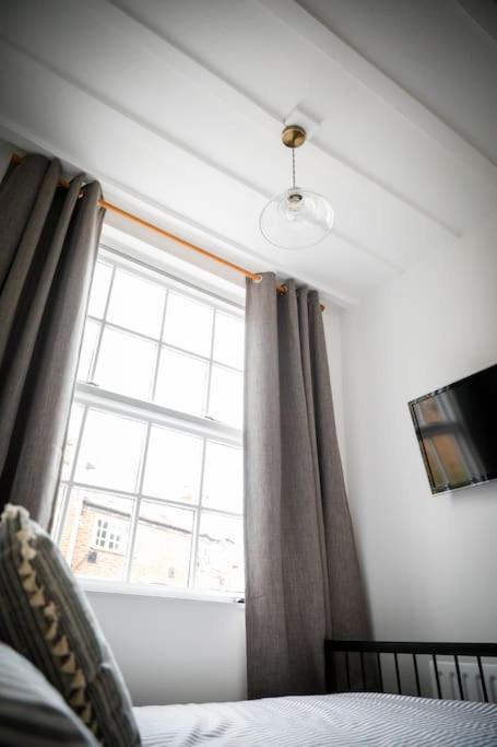 Spacious 4 Bed House Sleeps 8 in Quorn Near Loughborough