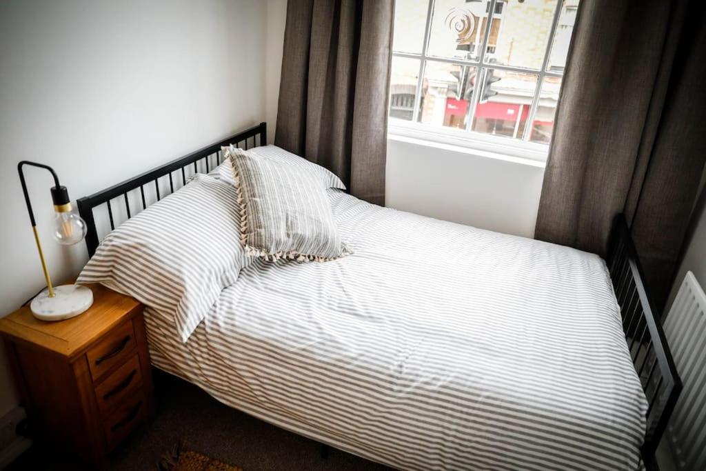 Spacious 4 Bed House Sleeps 8 in Quorn Near Loughborough