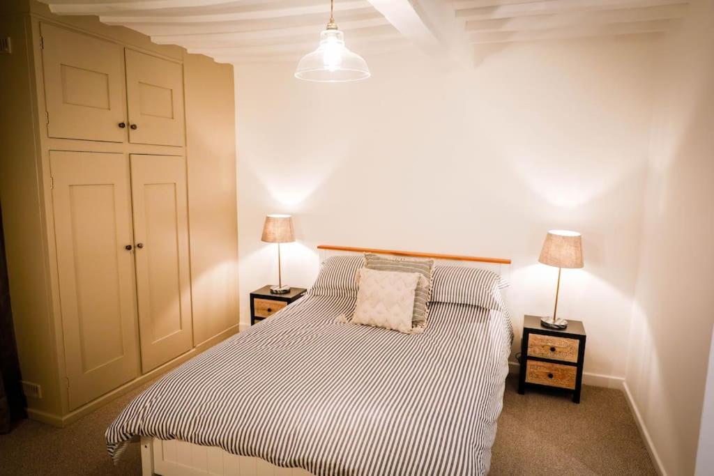 Spacious 4 Bed House Sleeps 8 in Quorn Near Loughborough