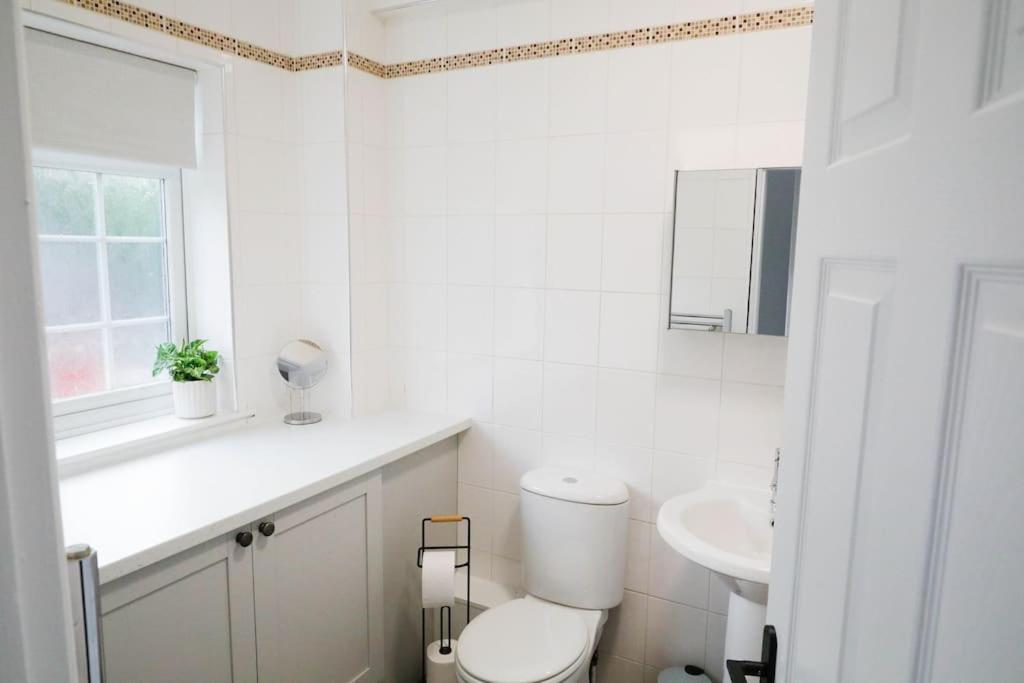 Spacious 4 Bed House Sleeps 8 in Quorn Near Loughborough