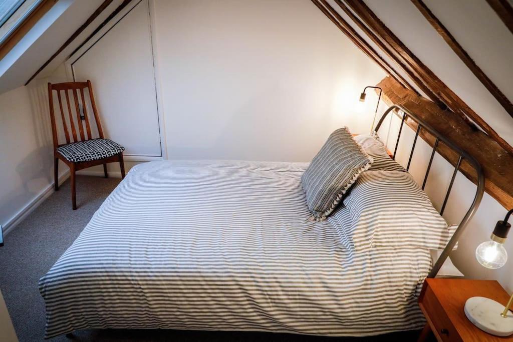 Spacious 4 Bed House Sleeps 8 in Quorn Near Loughborough