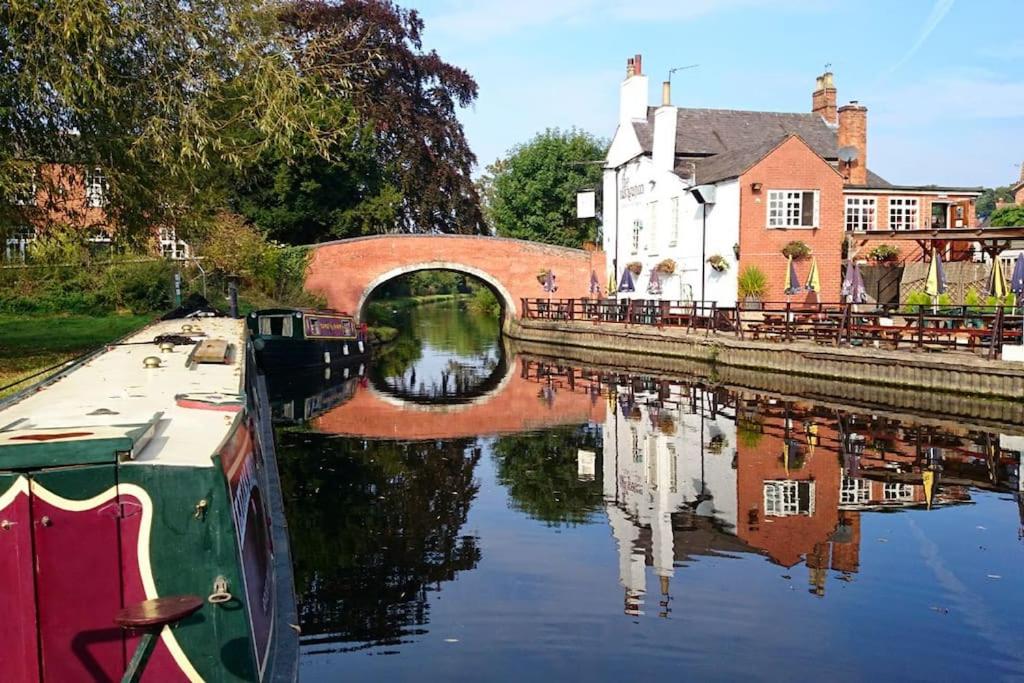 Spacious 4 Bed House Sleeps 8 in Quorn Near Loughborough