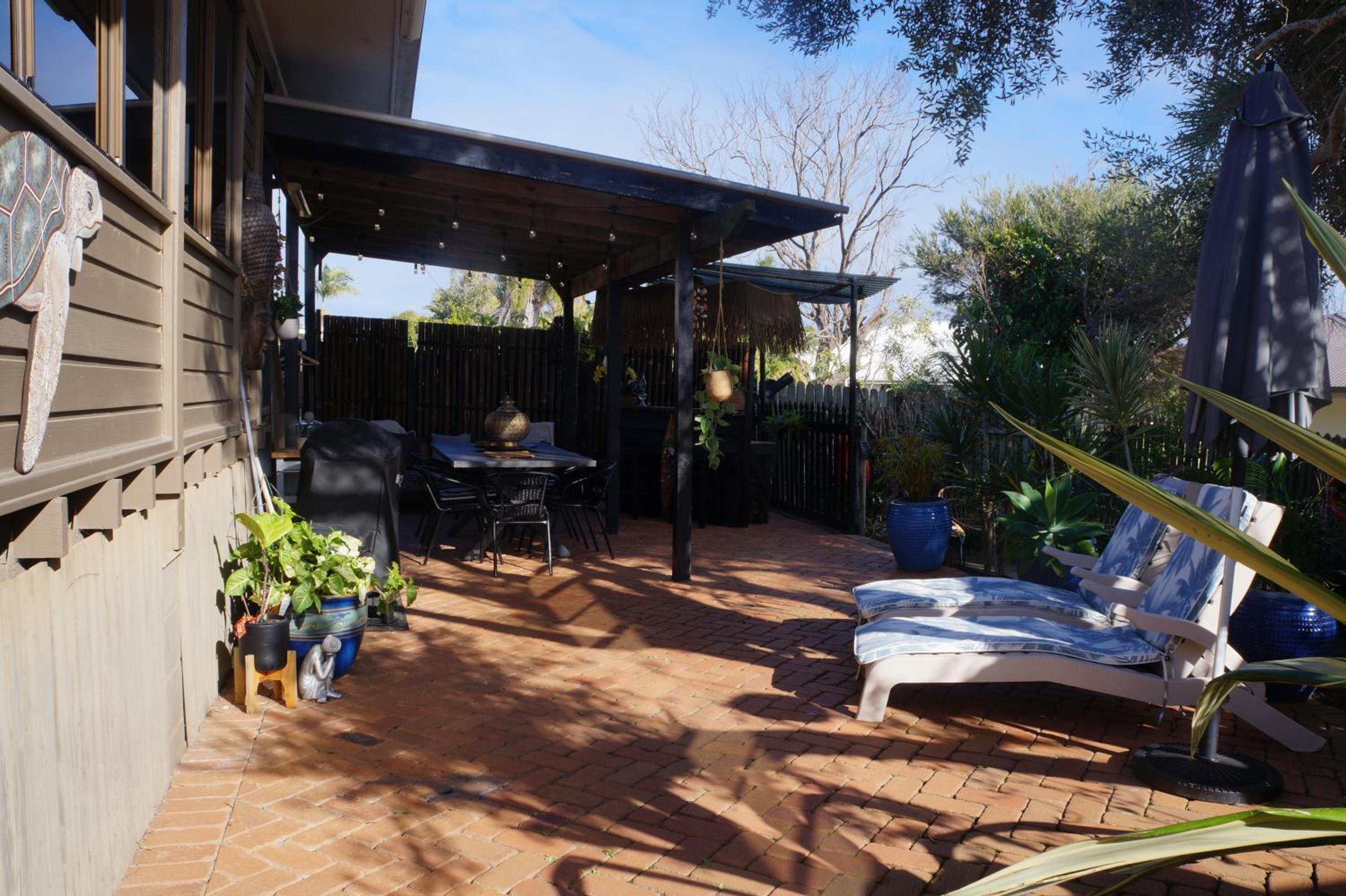 Luxury 4 Bedroom Home with Pool & Games Room Bar