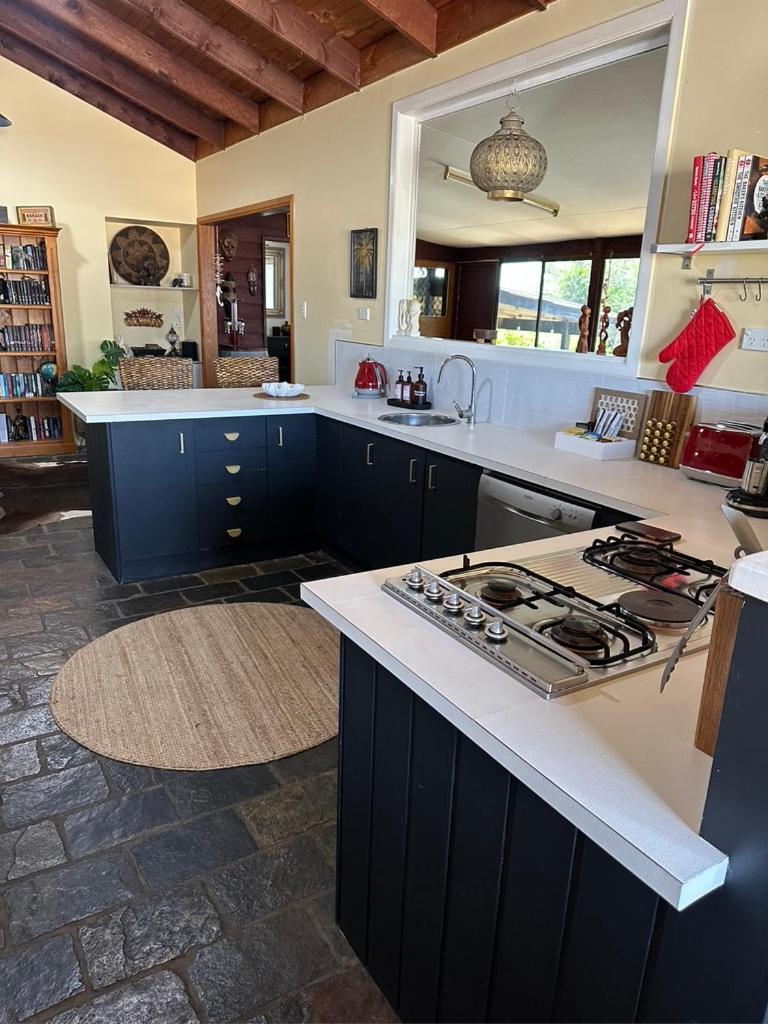 Luxury 4 Bedroom Home with Pool & Games Room Bar