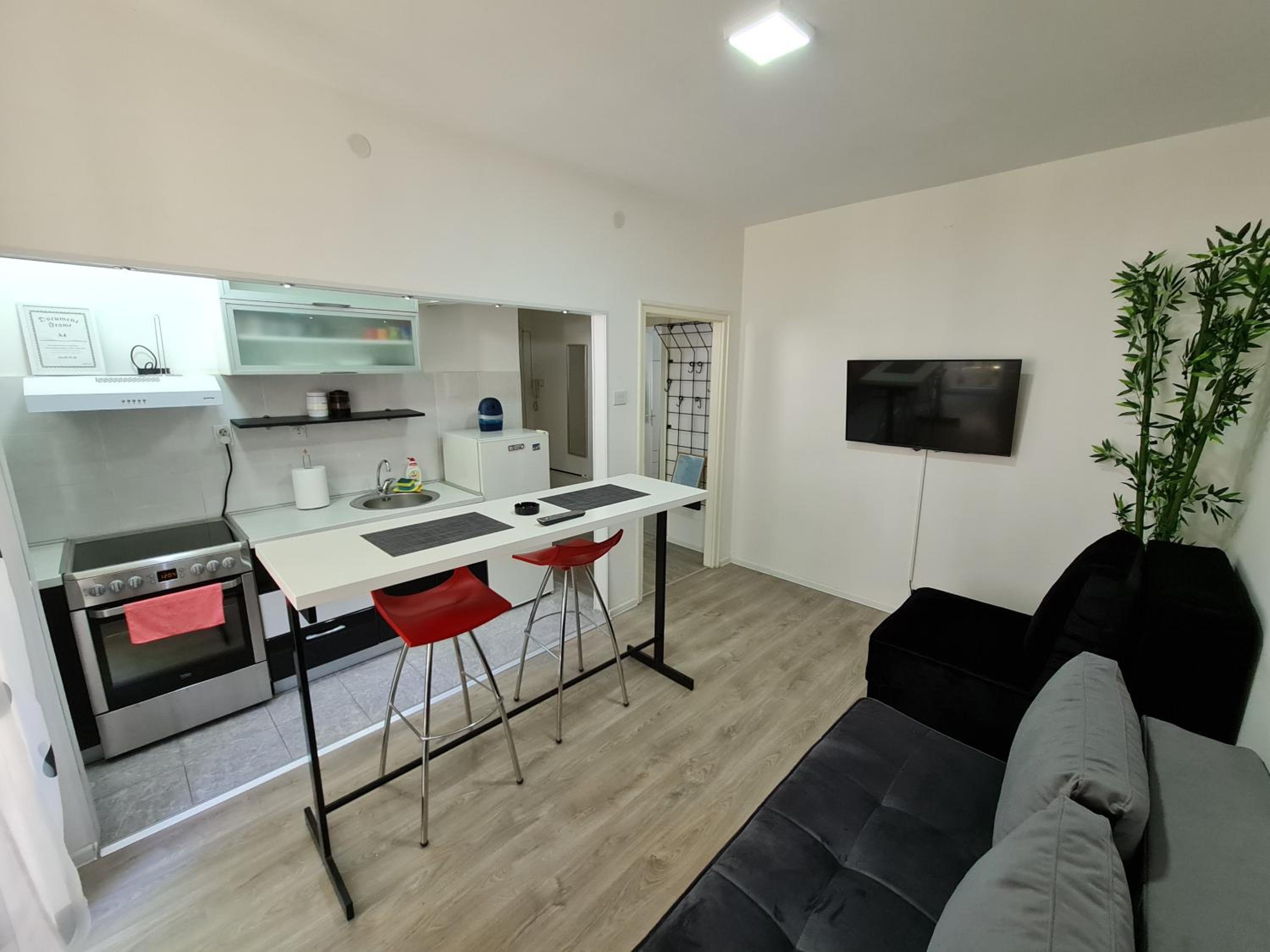 Marshall Central Apartment view 3