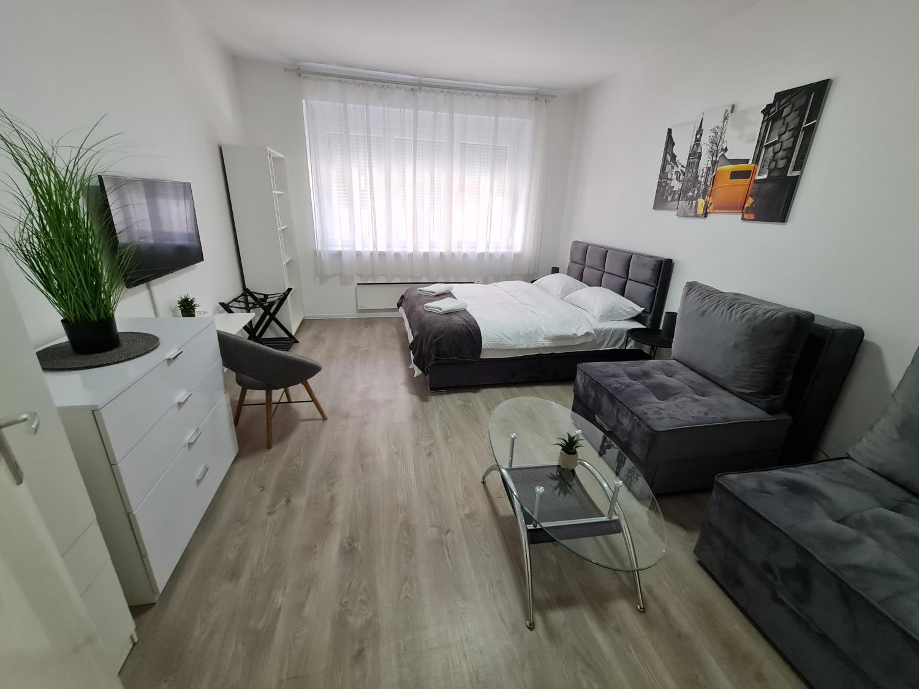 Marshall Central Apartment view 4