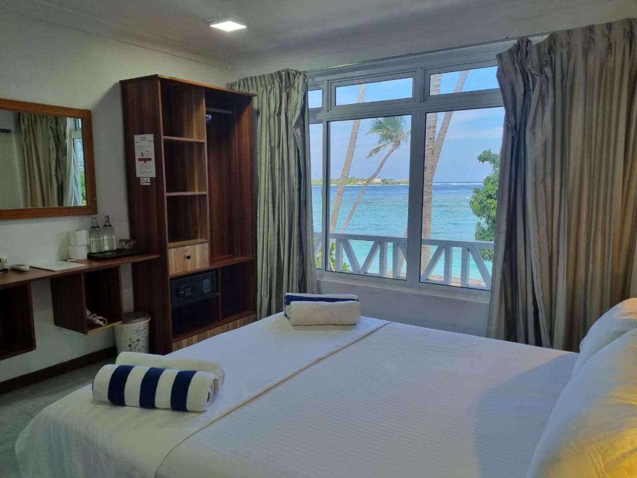 Batuta Maldives Surf View