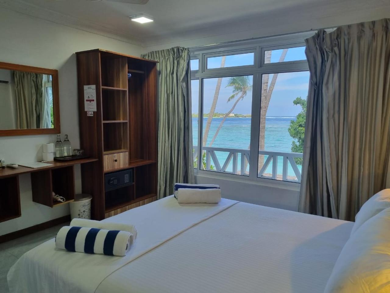 Batuta Maldives Surf View