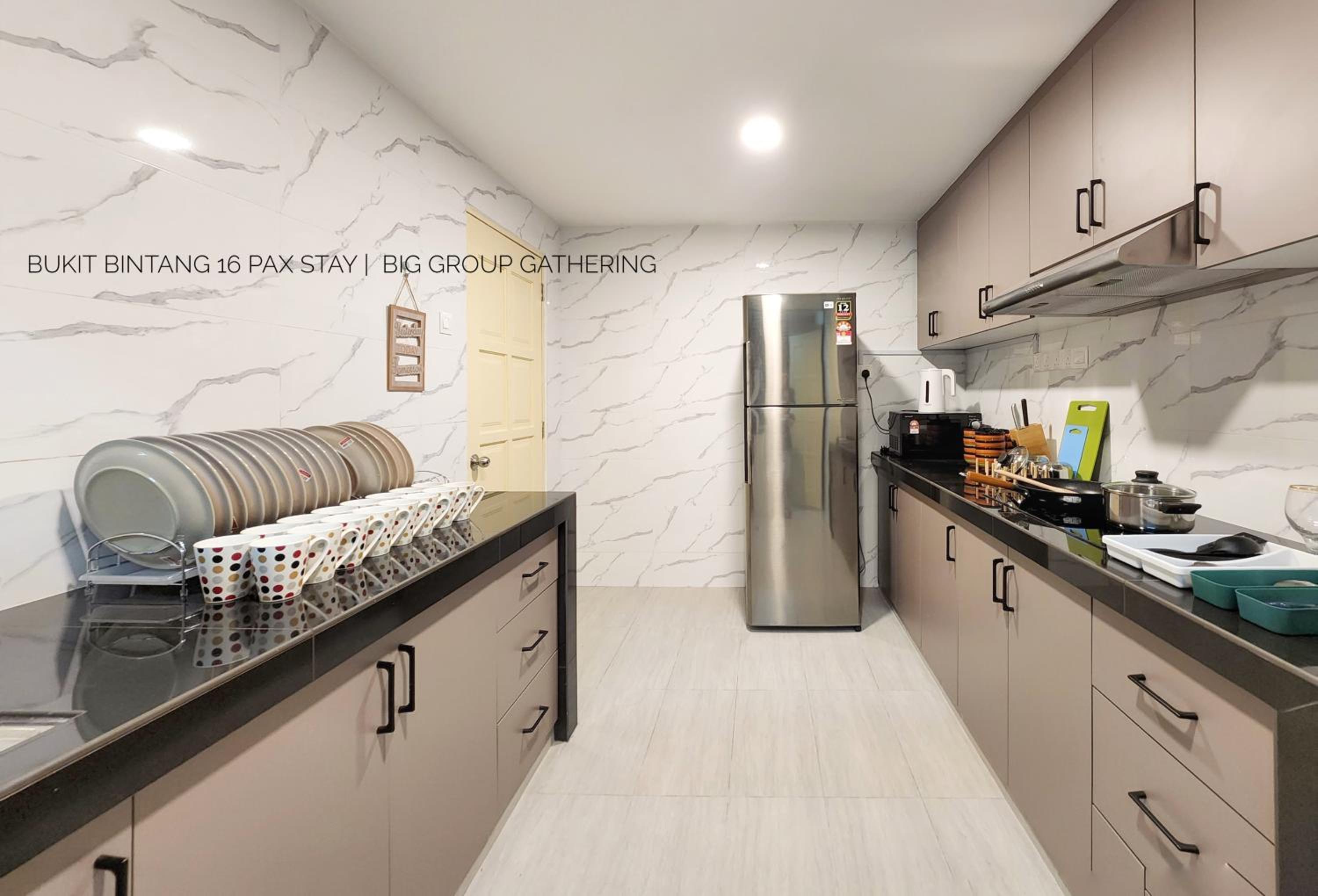 16pax Bukit Bintang Pavilion/Fahrenheit/ Netflix