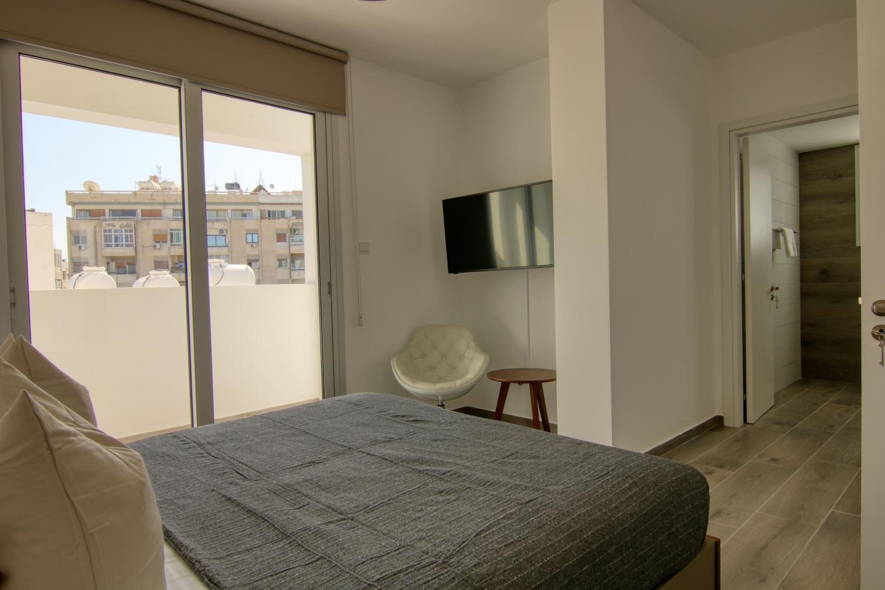 Phaedrus Living Coral Suites Aquatic