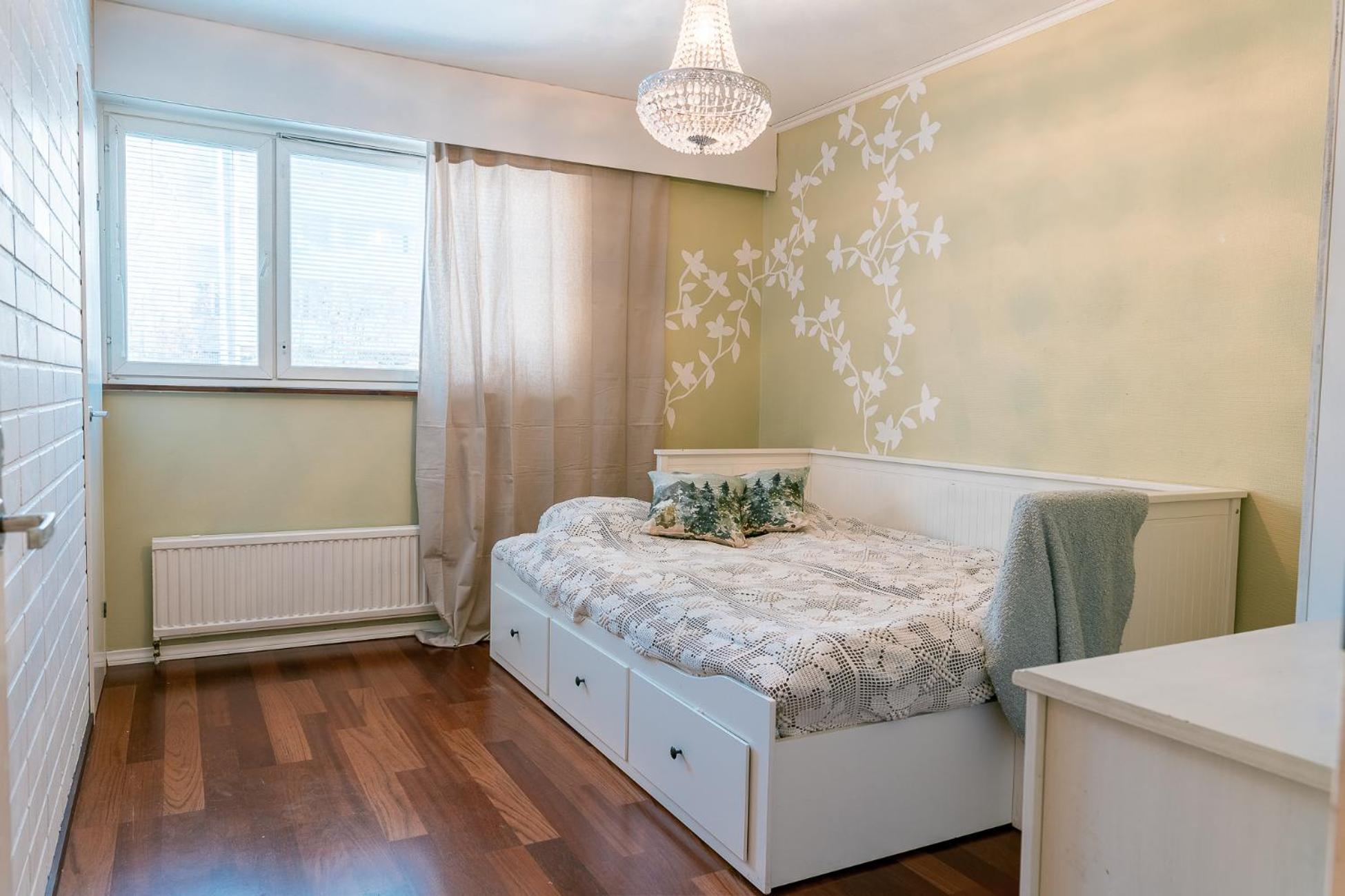 Nordic Gem near railway station, free parking and wifi view 3