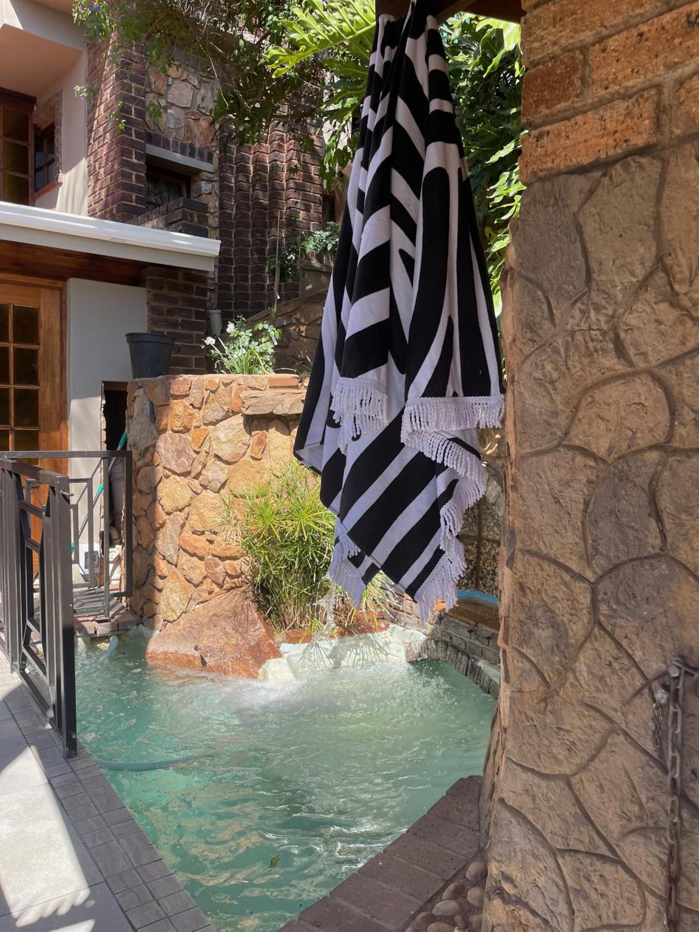 Luxury Boutique Nature Stay! Northcliff - Sunset Views, Solar, Work, Pool