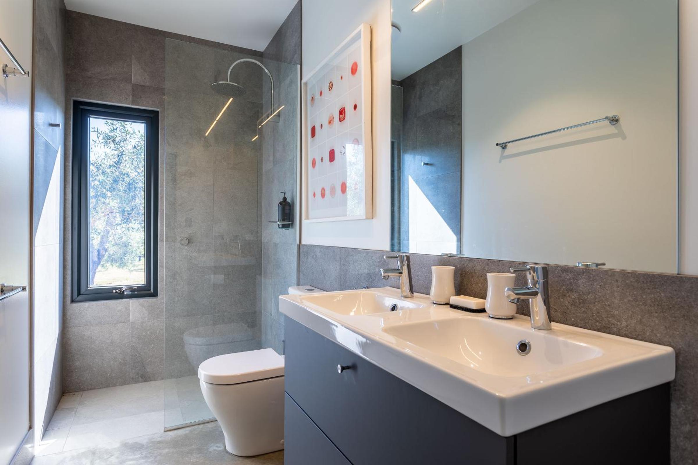 Ginahgulla Olive Estate I Private Properties