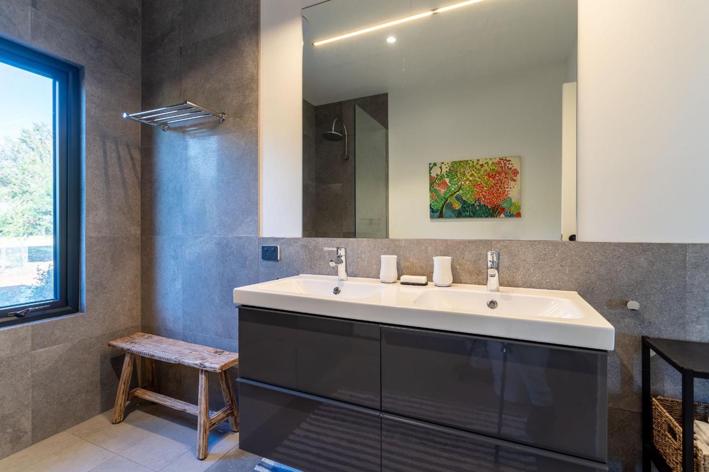 Ginahgulla Olive Estate I Private Properties
