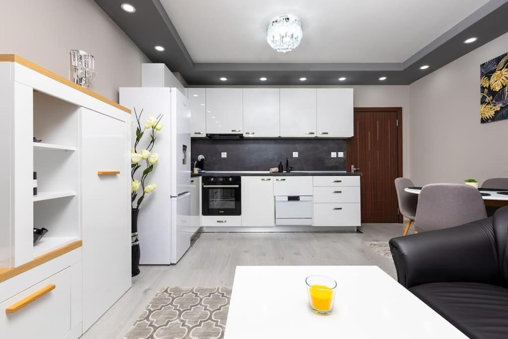 Comfy Apartment with Private Parking