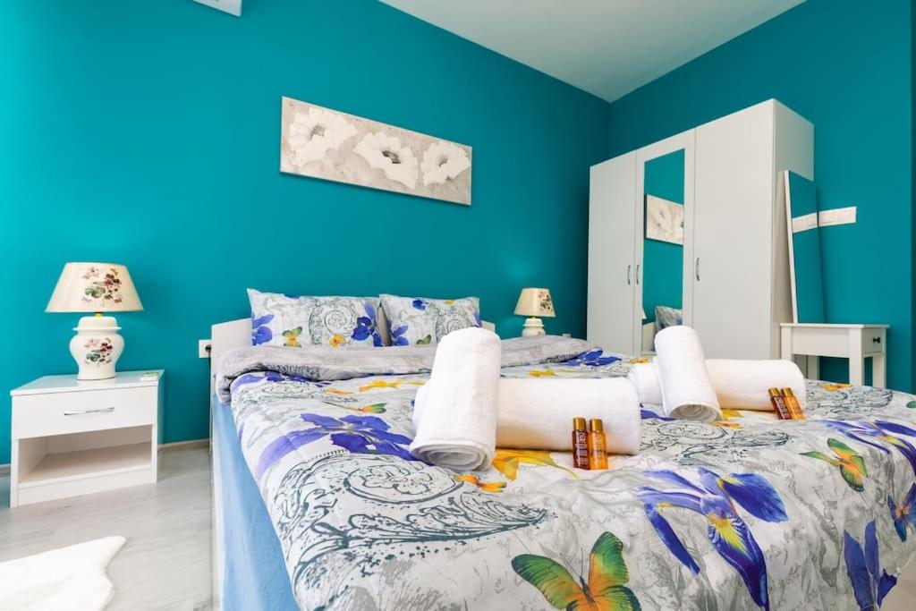 Comfy Apartment with Private Parking