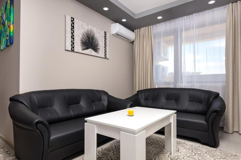 Comfy Apartment with Private Parking