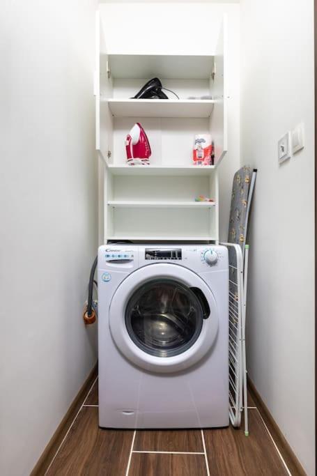 Comfy Apartment with Private Parking