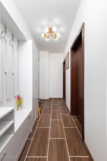 Comfy Apartment with Private Parking