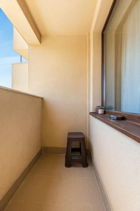 Comfy Apartment with Private Parking