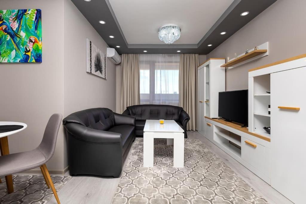 Comfy Apartment with Private Parking