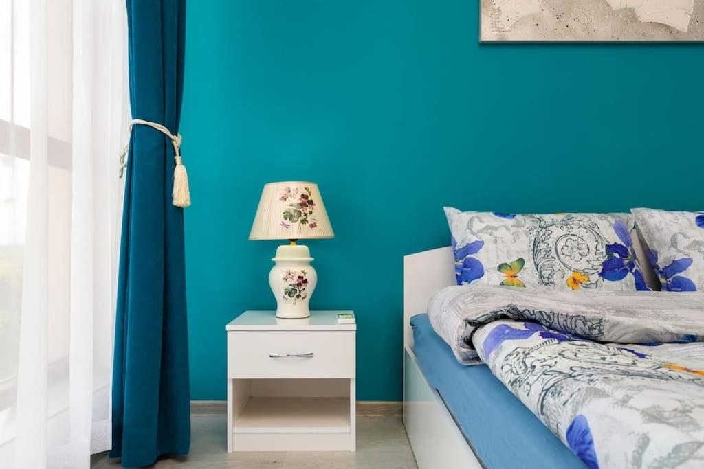 Comfy Apartment with Private Parking