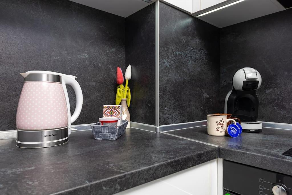 Comfy Apartment with Private Parking