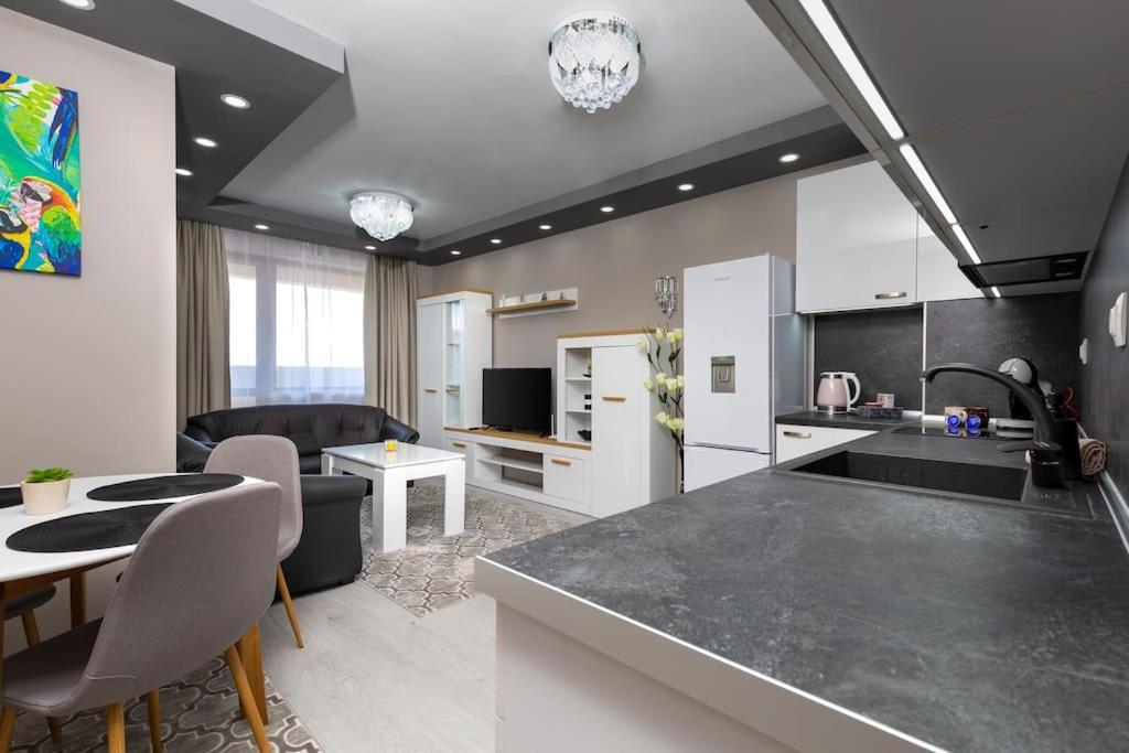 Comfy Apartment with Private Parking