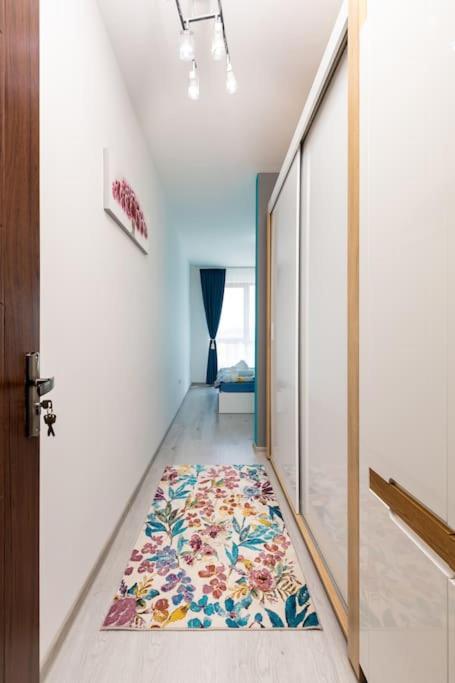 Comfy Apartment with Private Parking