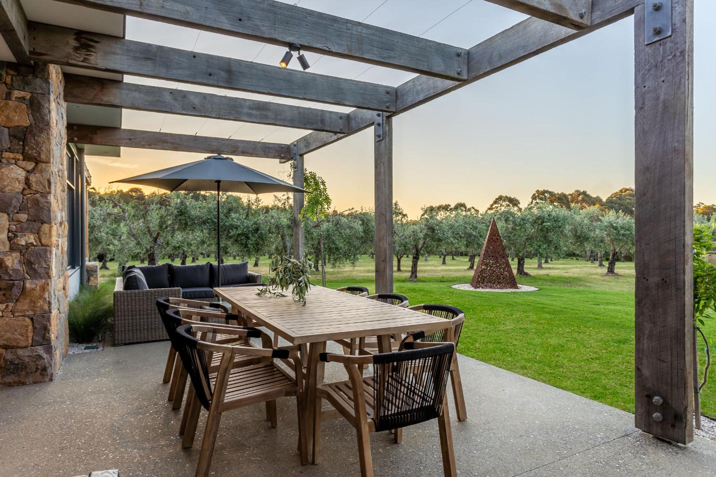 Ginahgulla Olive Estate I Private Properties