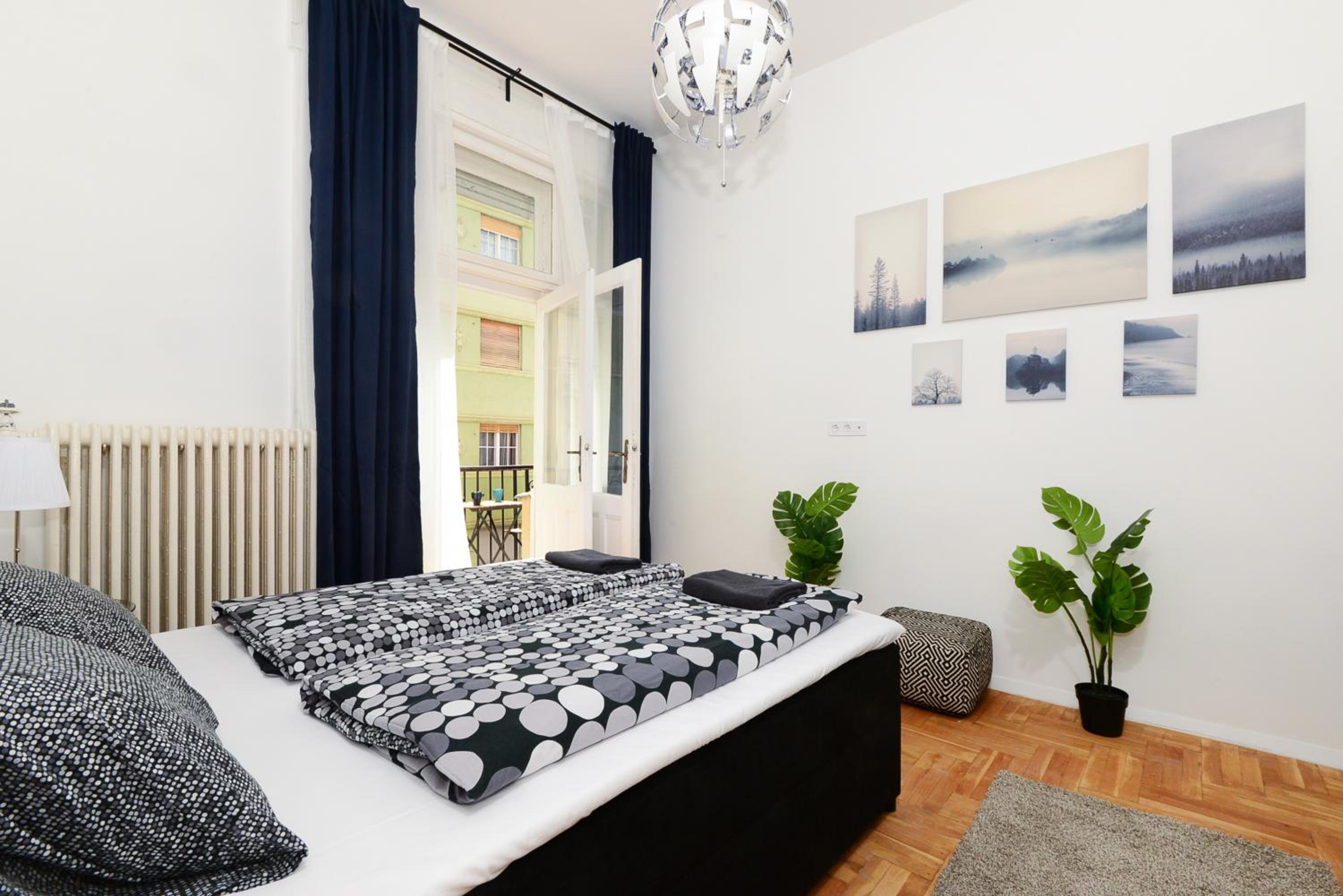 Akacfa 7 Two Bedroom Central Apartment view 2