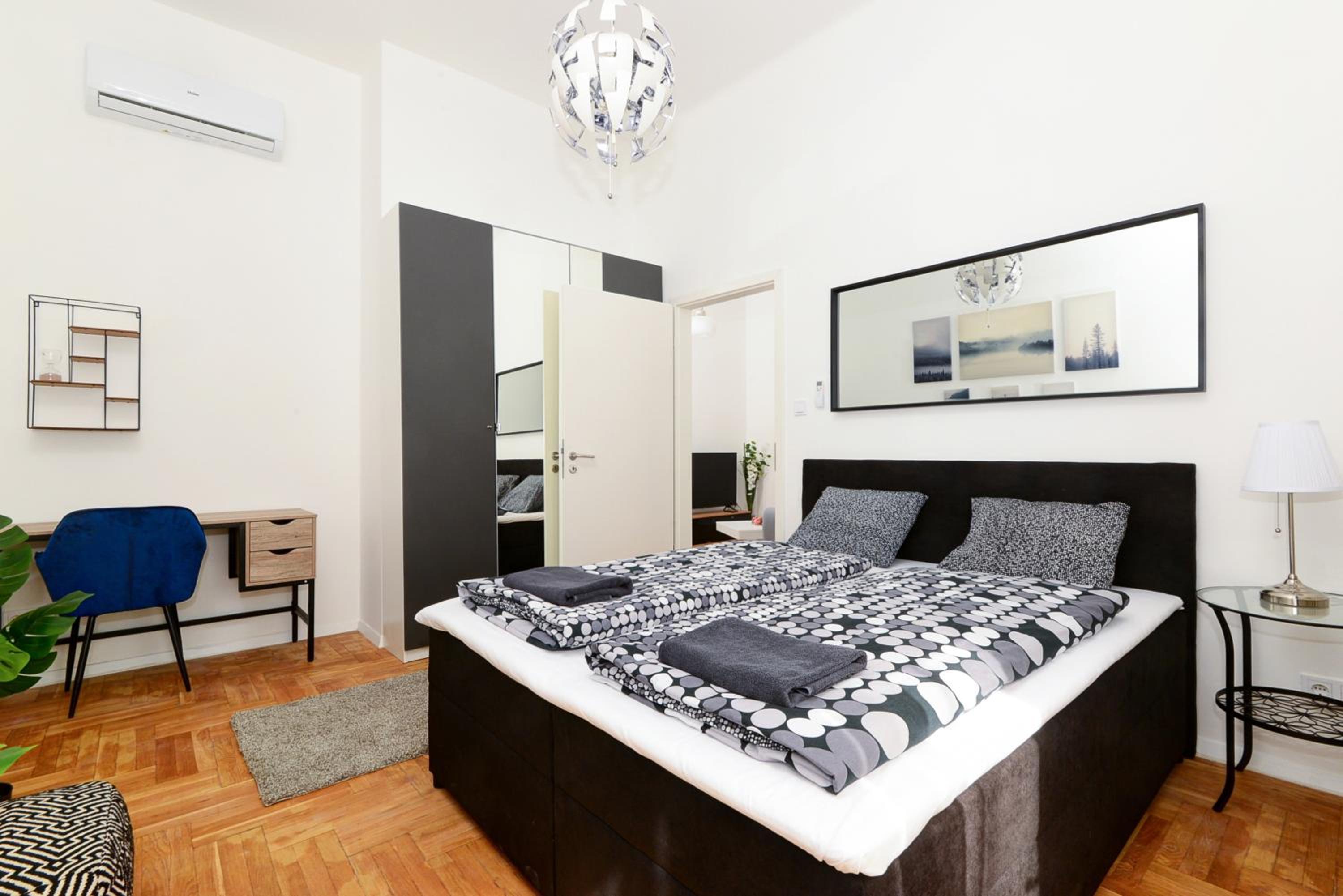 Akacfa 7 Two Bedroom Central Apartment view 4