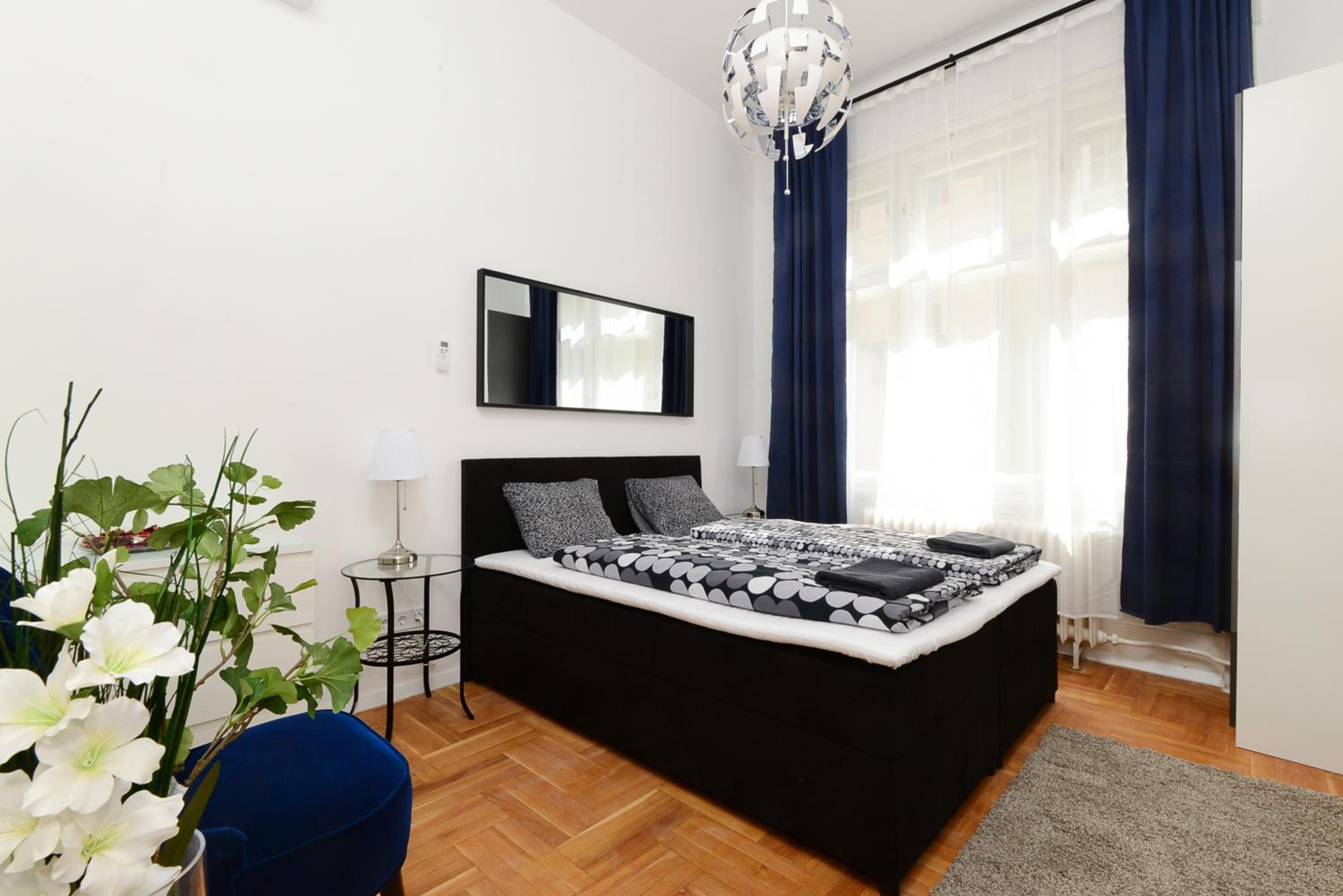 Akacfa 7 Two Bedroom Central Apartment view 5