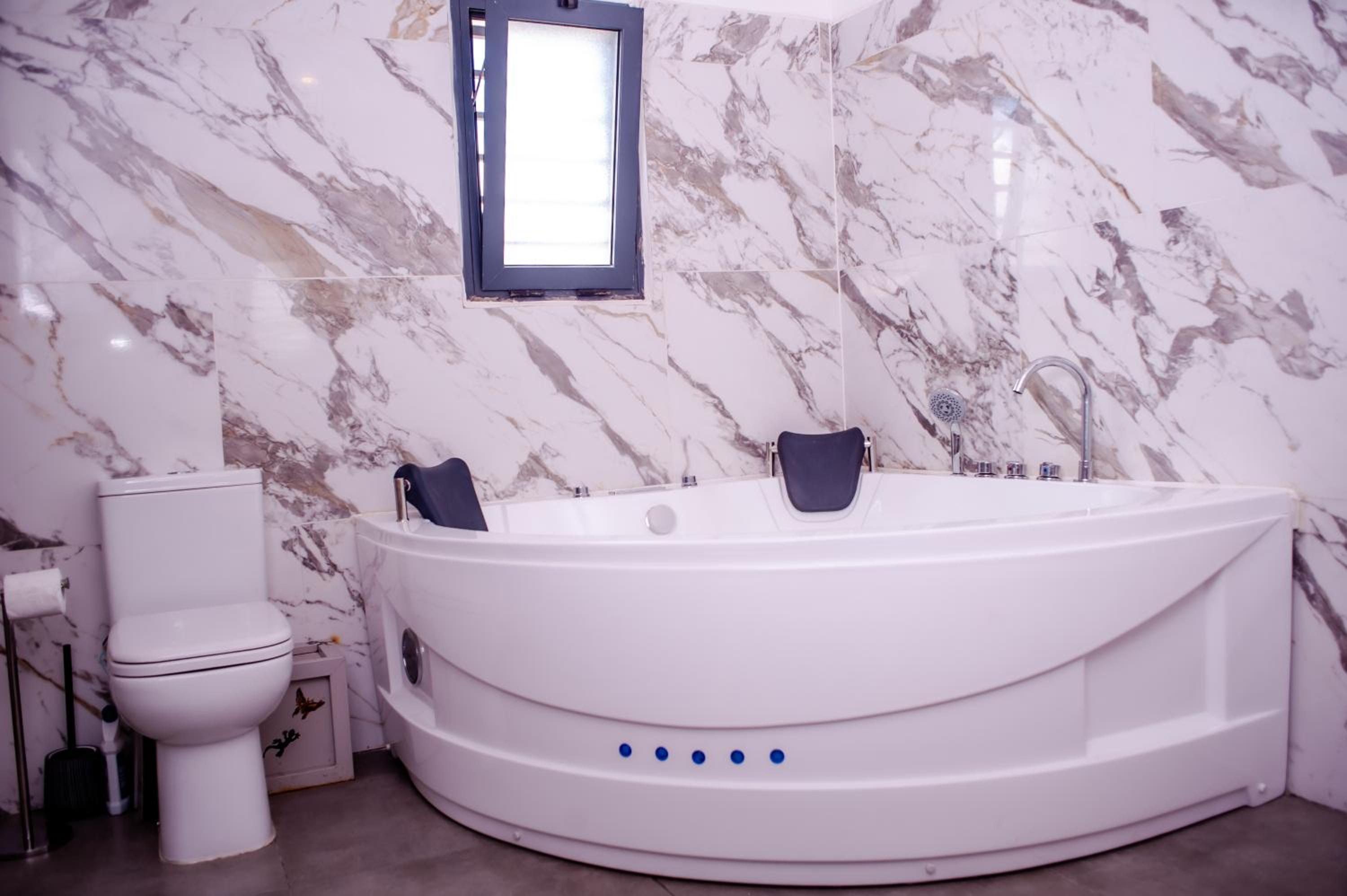 Ampifitia Guest House