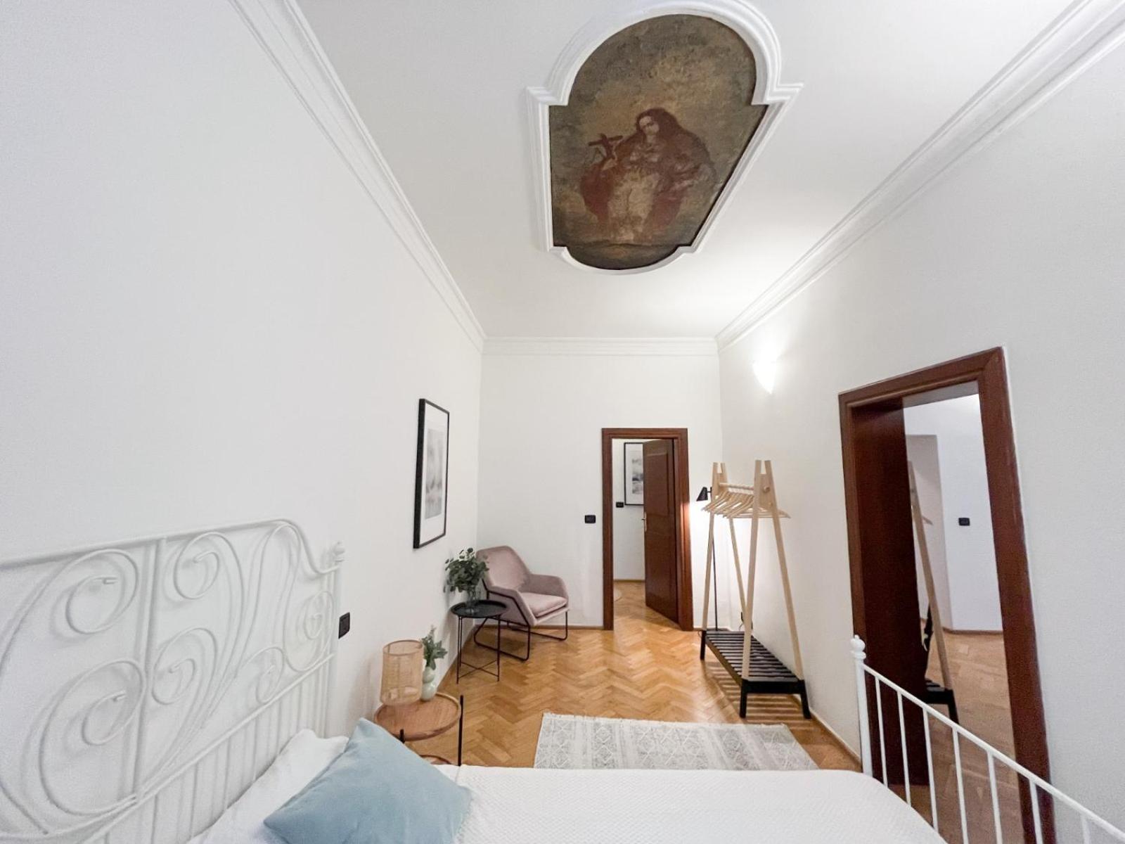 Best Price & Location - Historic Square Residency