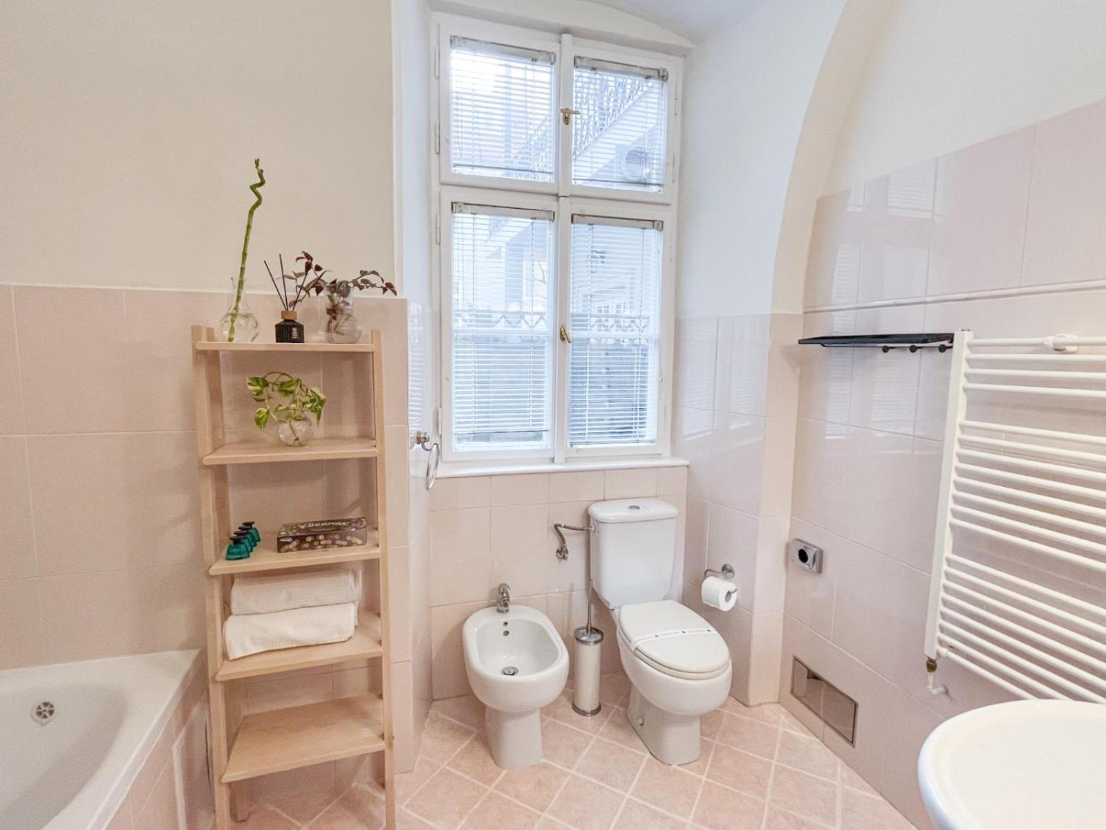 Best Price & Location - Historic Square Residency
