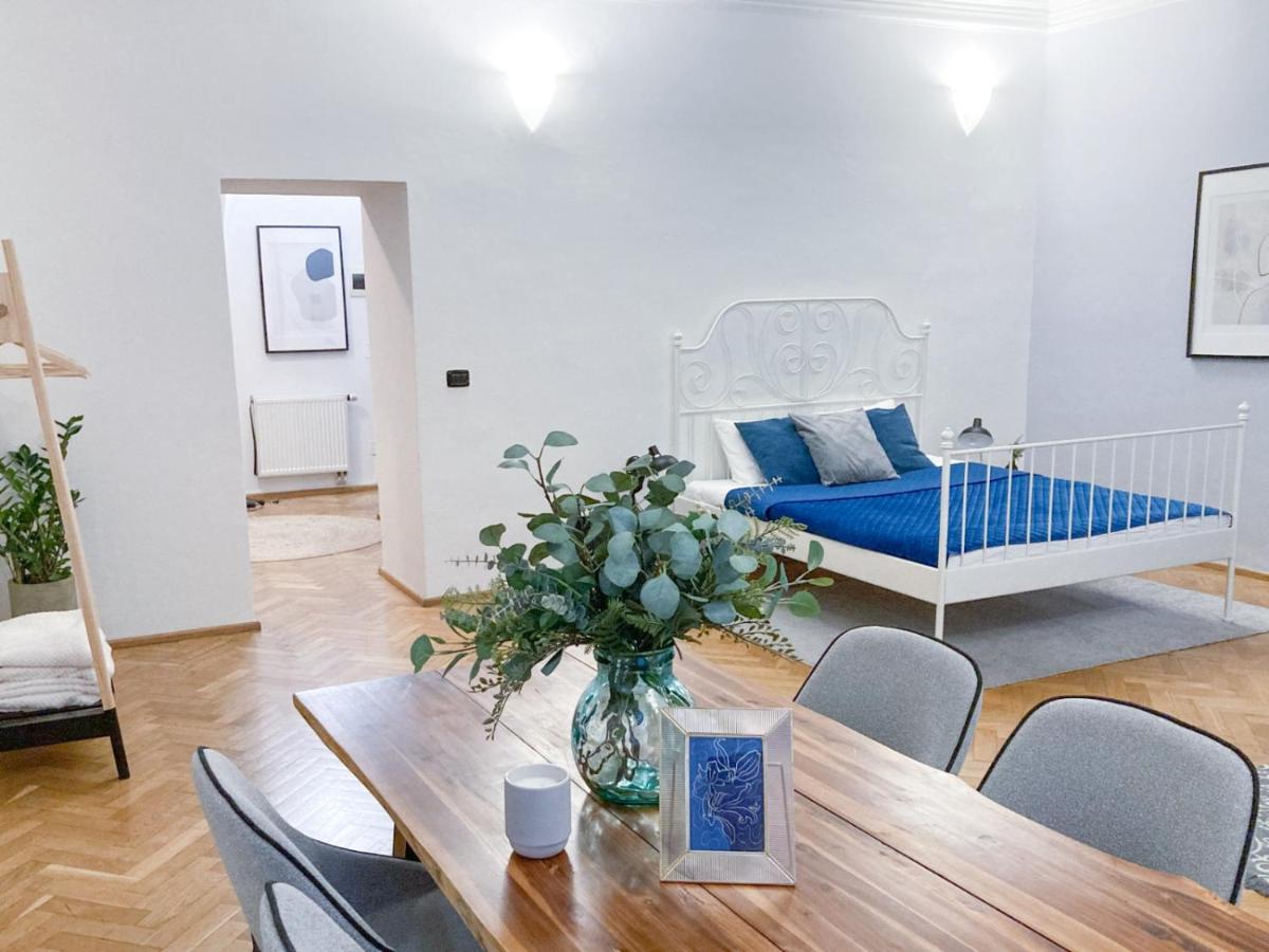 Best Price & Location - Historic Square Residency