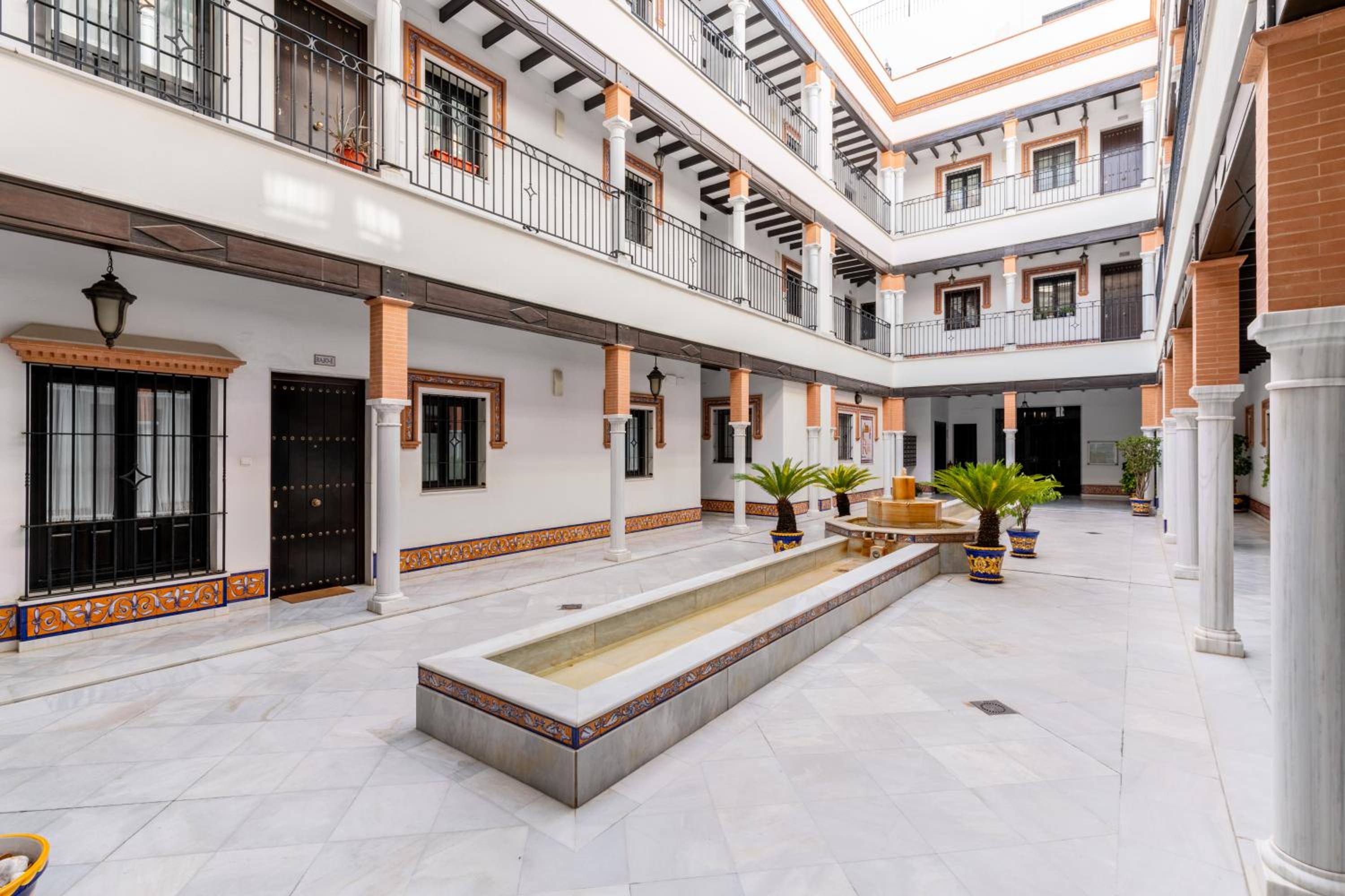 Center of Seville! Luxury apartment in Sevillian Manor House! view 2