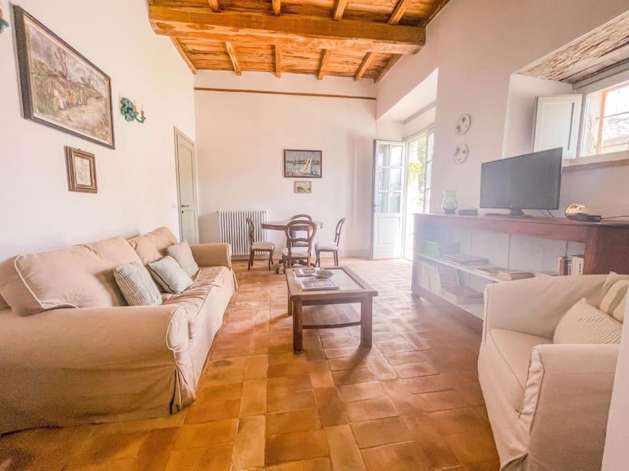 Prestigious property, pool, a.c. view 5