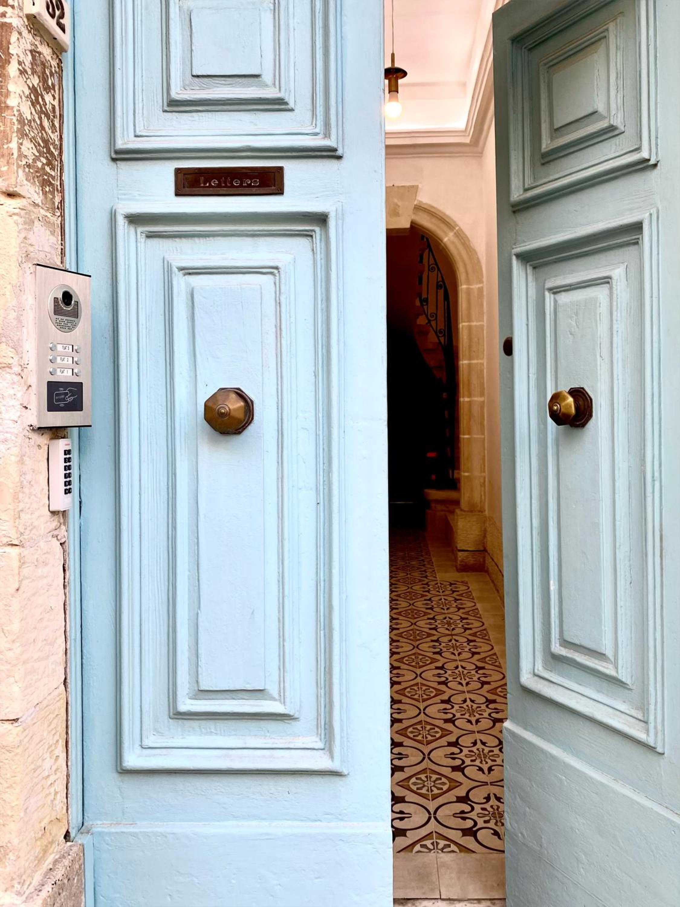 Charming Duplex Penthouse Near Valletta. view 5