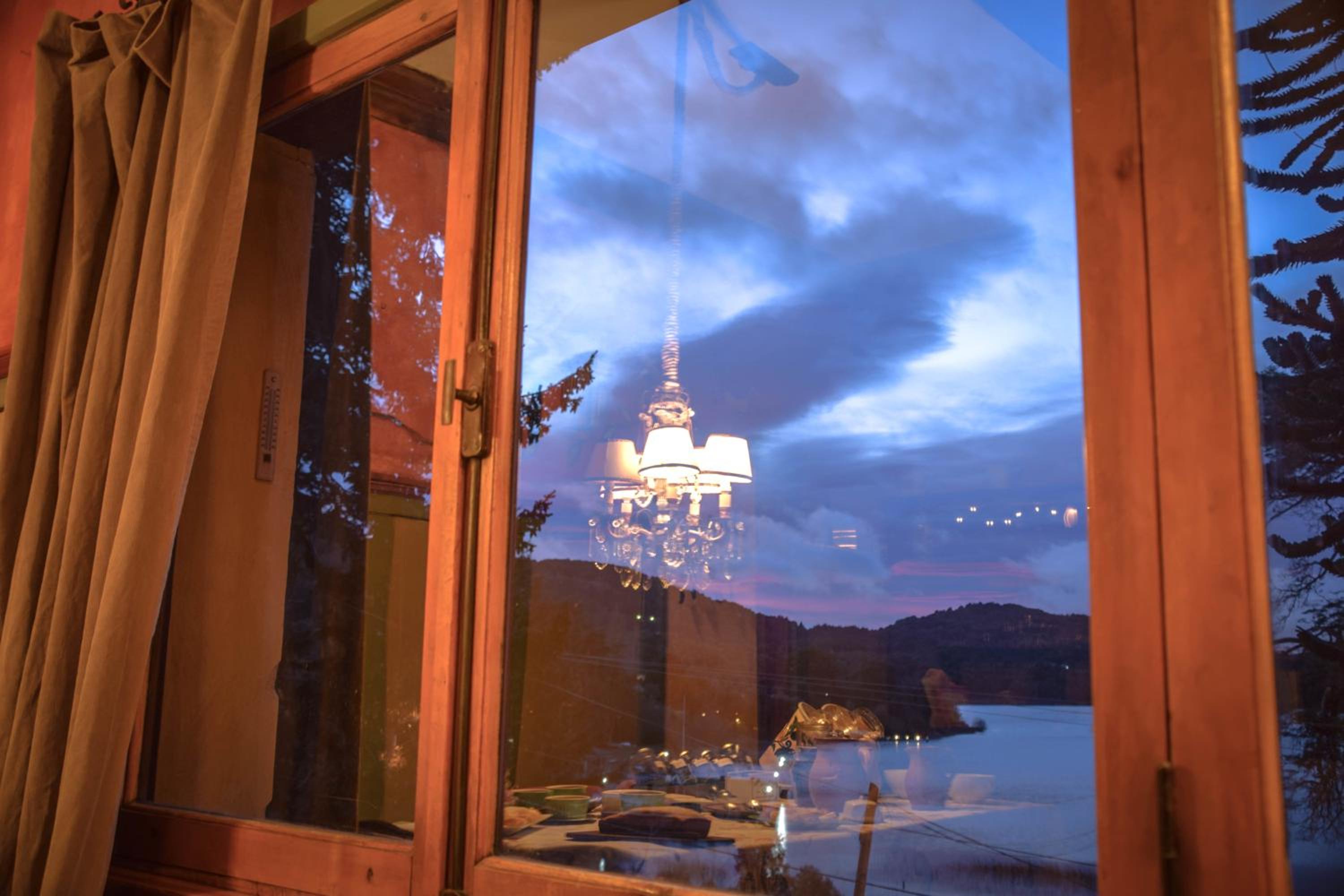 Los Juncos Patagonian Lake House