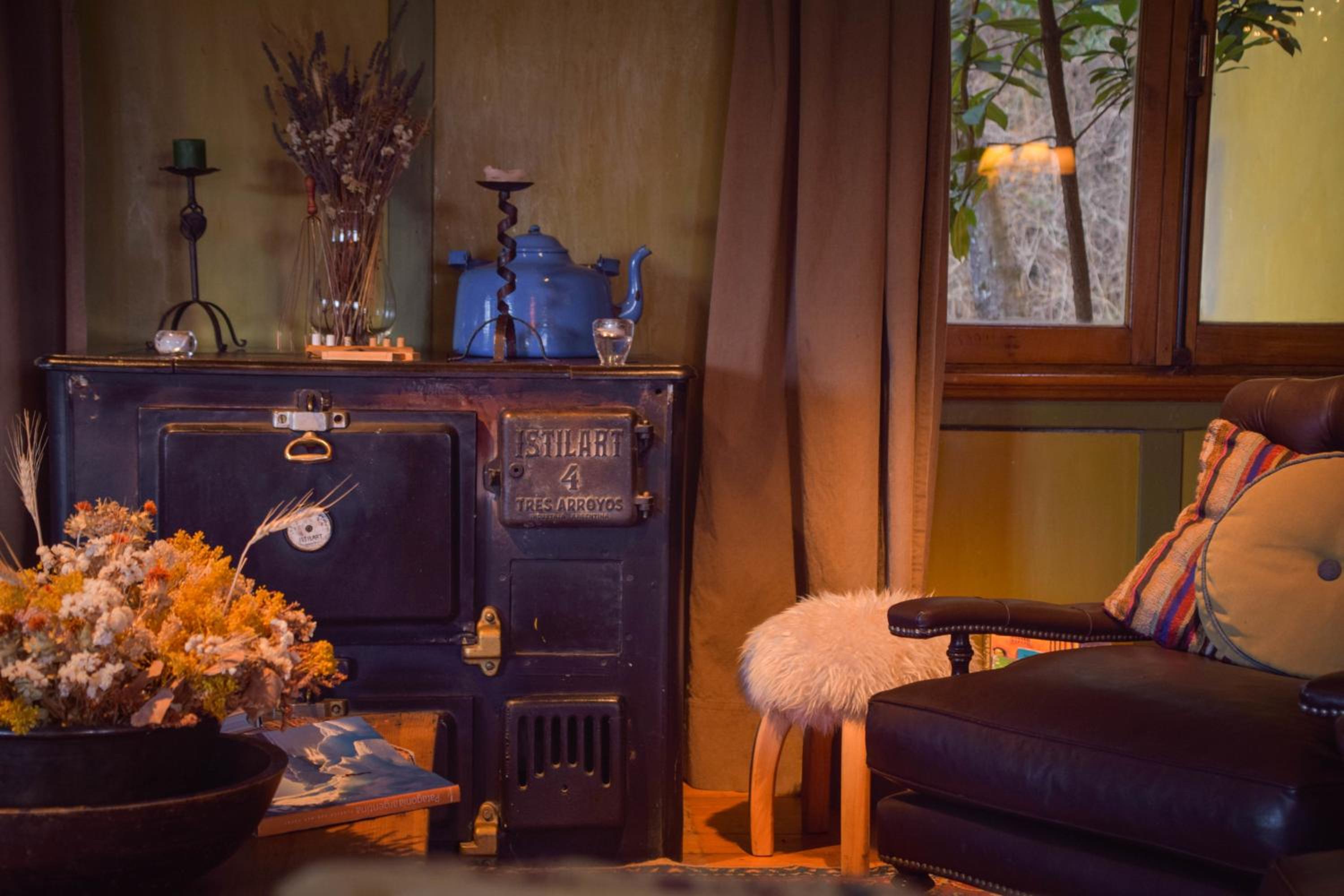 Los Juncos Patagonian Lake House