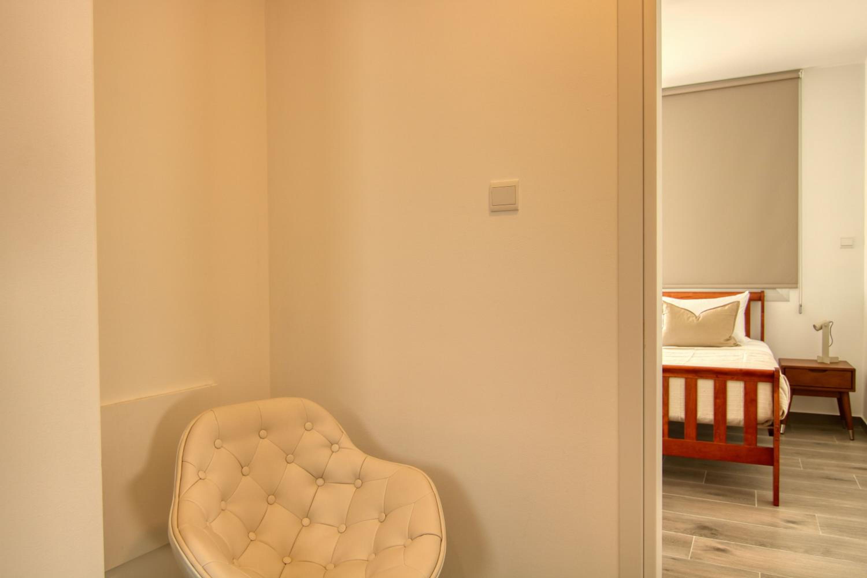 Phaedrus Living Coral Suites Seabreeze