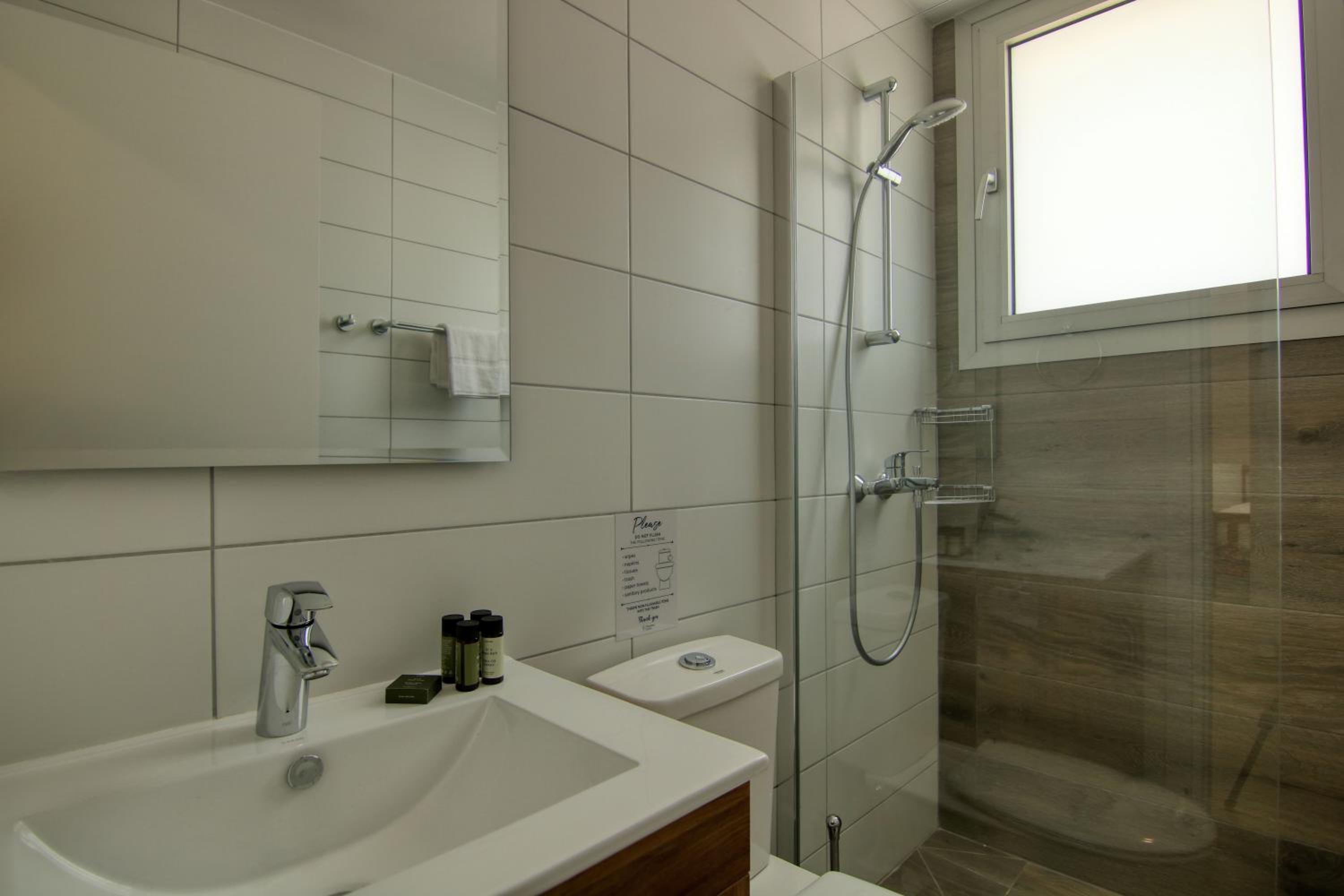 Phaedrus Living Coral Suites Seabreeze