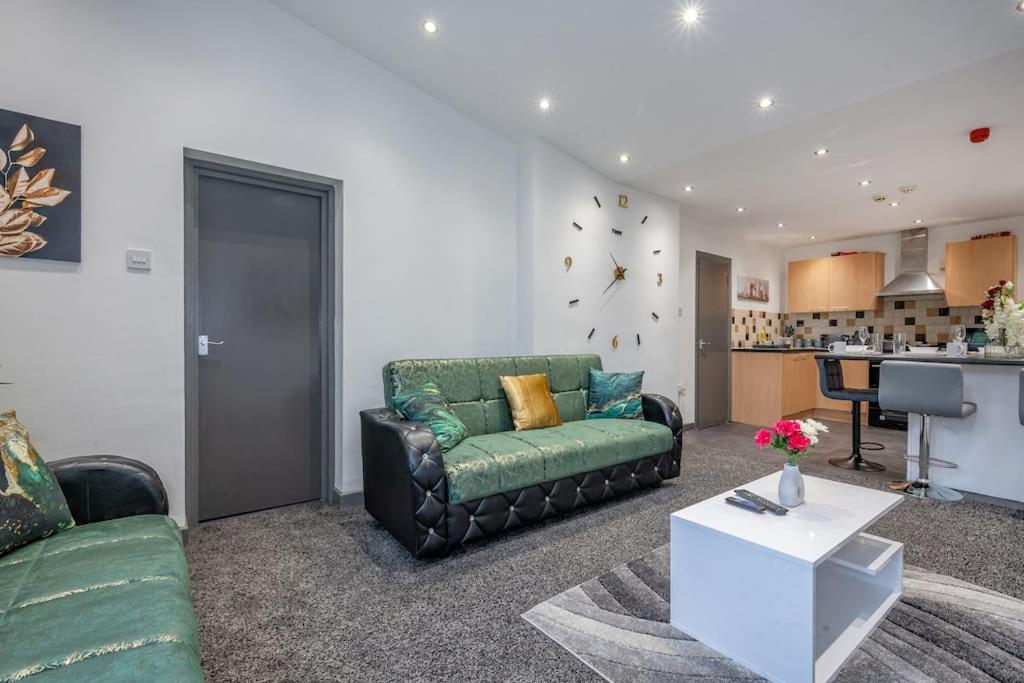 *F4GH for your most relaxed & Cosy stay + Free Parking + Free Fast WiFi * view 5