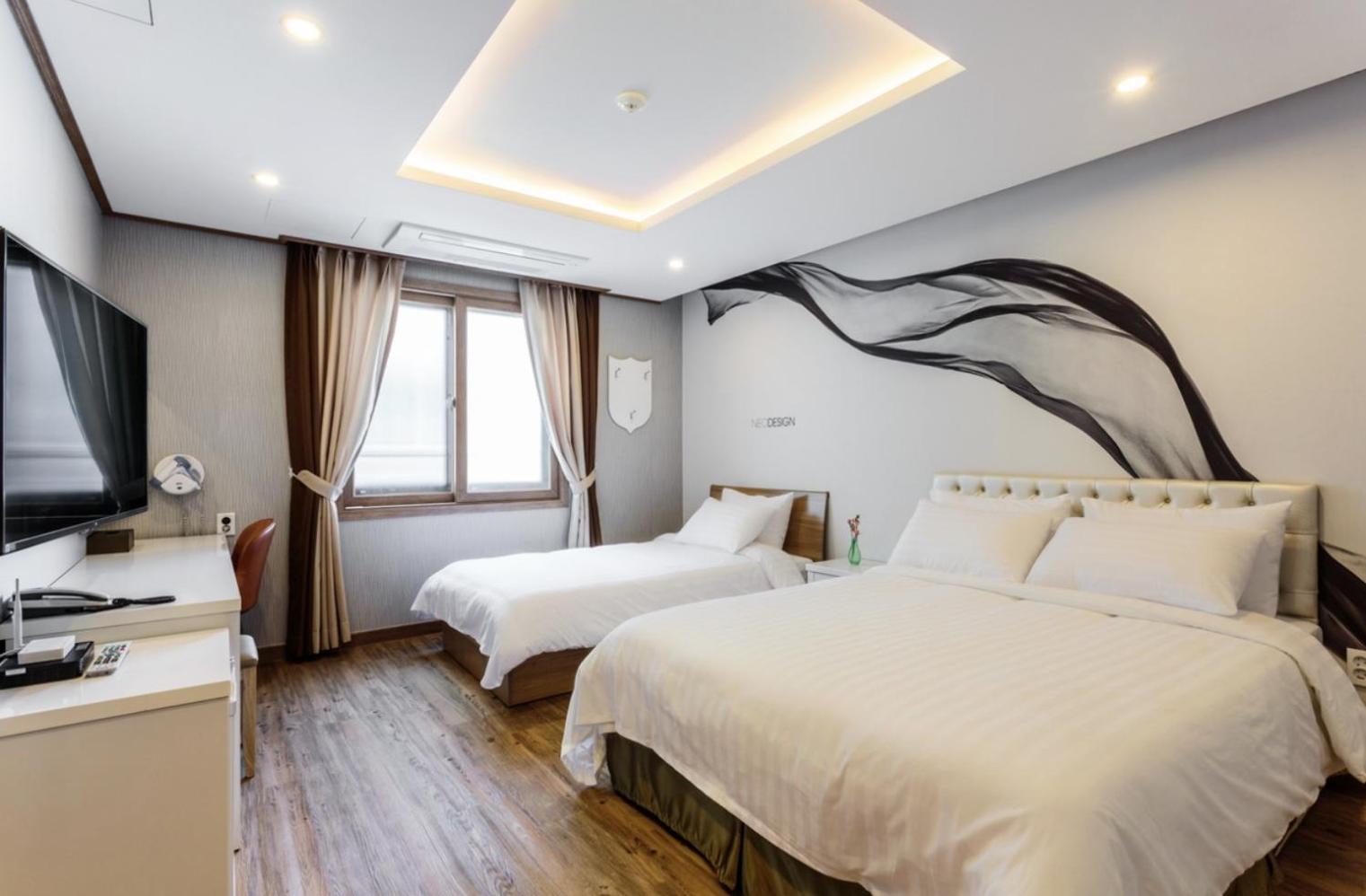 Rex Hotel