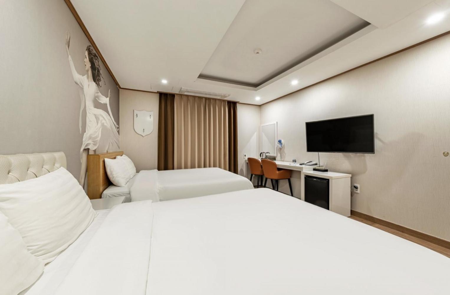Rex Hotel